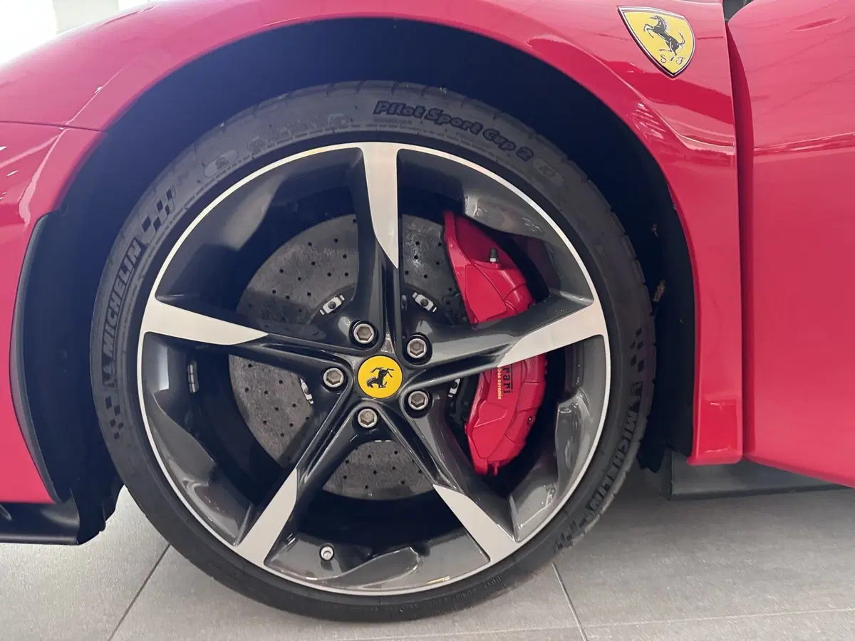 Ferrari SF90 Spider usata a Messina (5)