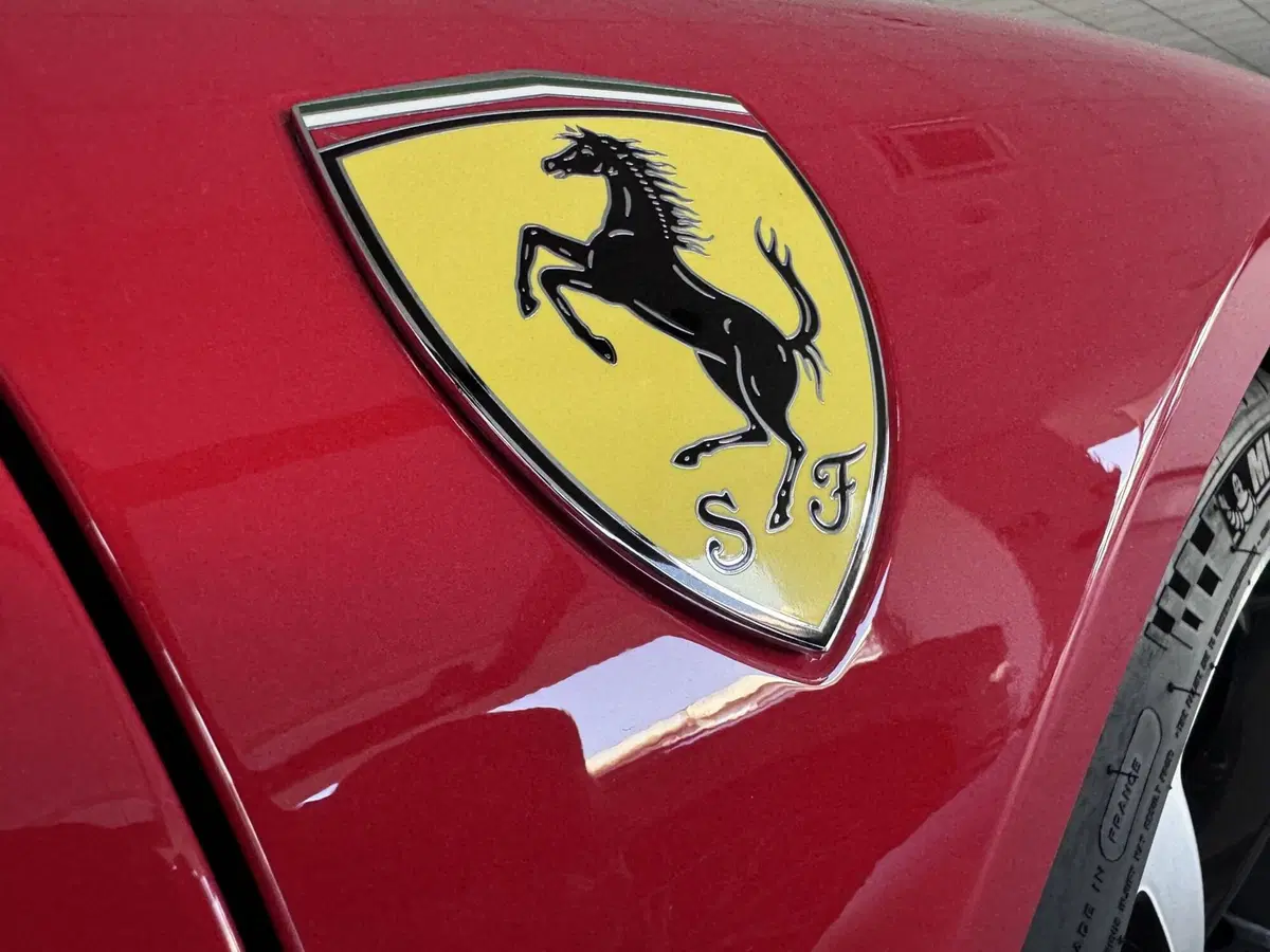 Ferrari SF90 Spider usata a Messina (6)