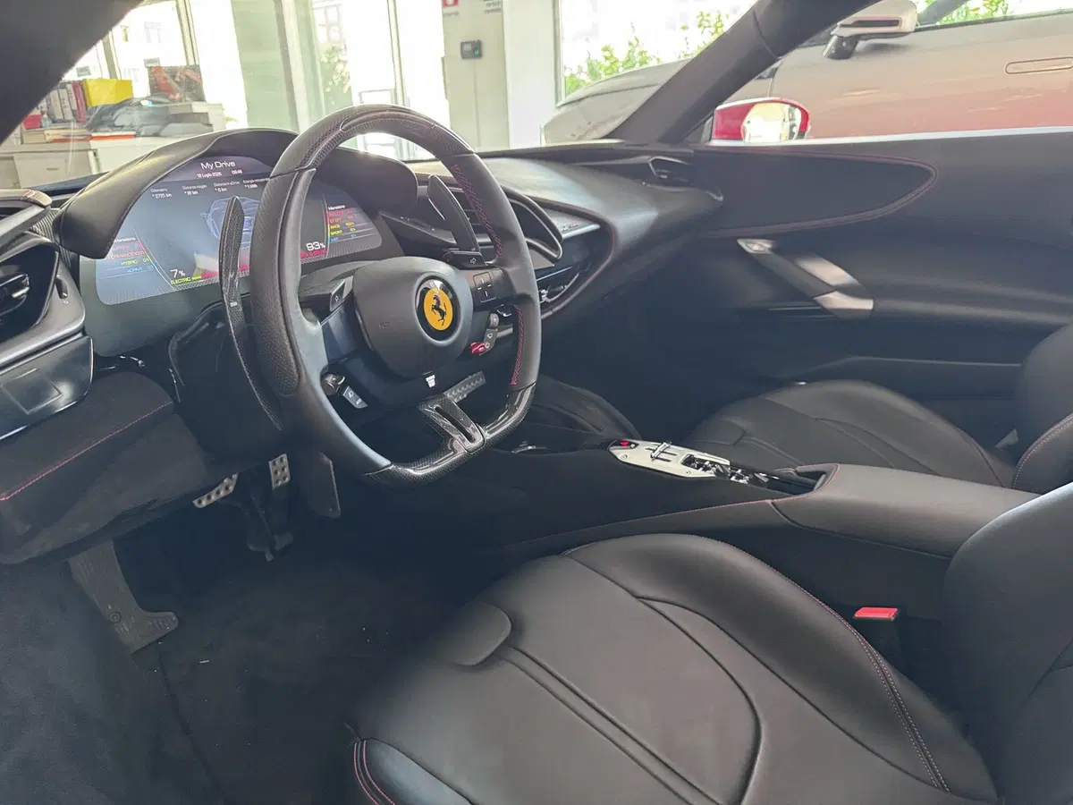 Ferrari SF90 Spider usata a Messina (8)