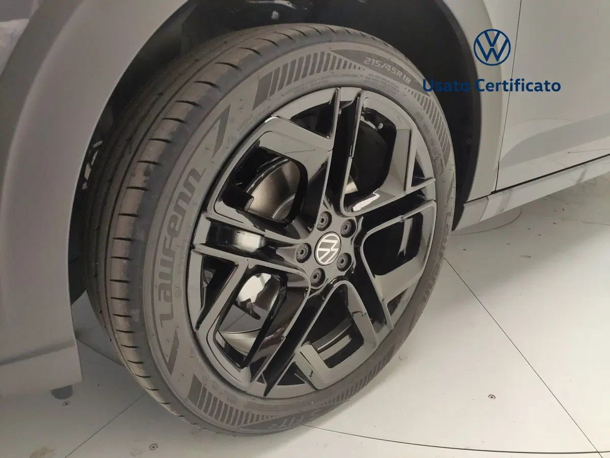 Volkswagen Taigo nuova a Avellino (11)