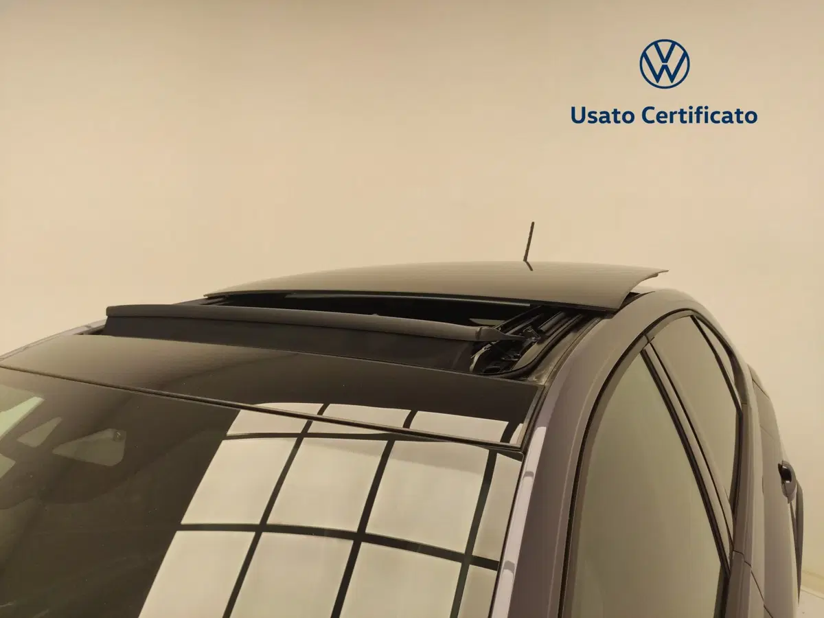 Volkswagen Taigo nuova a Avellino (13)