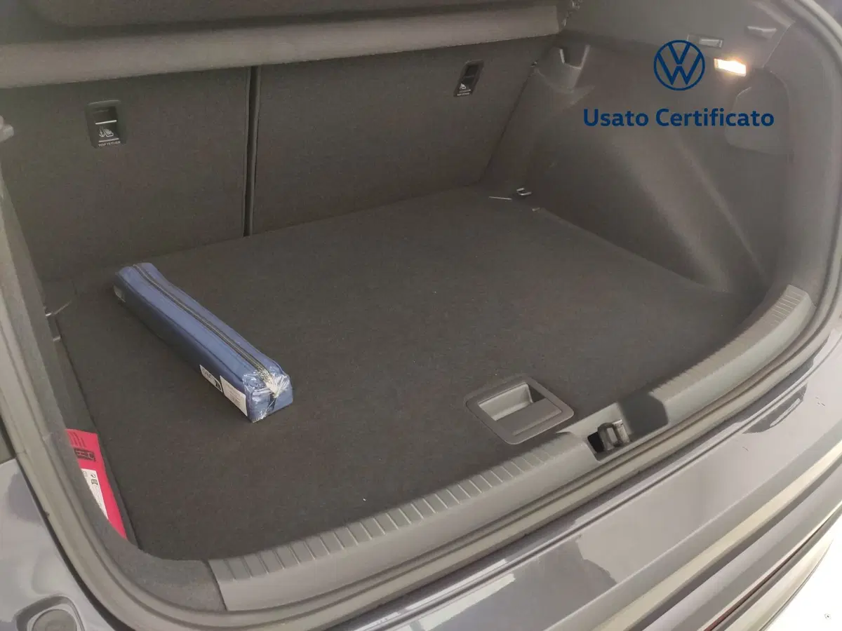 Volkswagen Taigo nuova a Avellino (16)