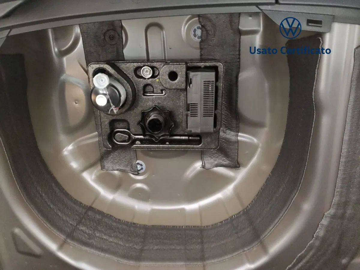 Volkswagen Taigo nuova a Avellino (17)