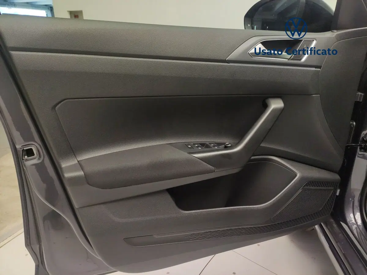 Volkswagen Taigo nuova a Avellino (18)