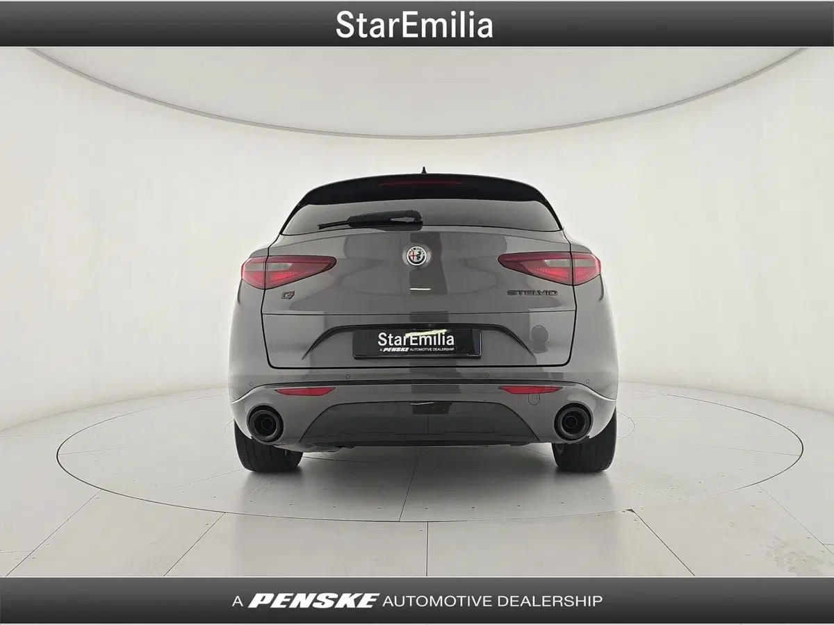 Alfa Romeo Stelvio usata a Bologna (4)
