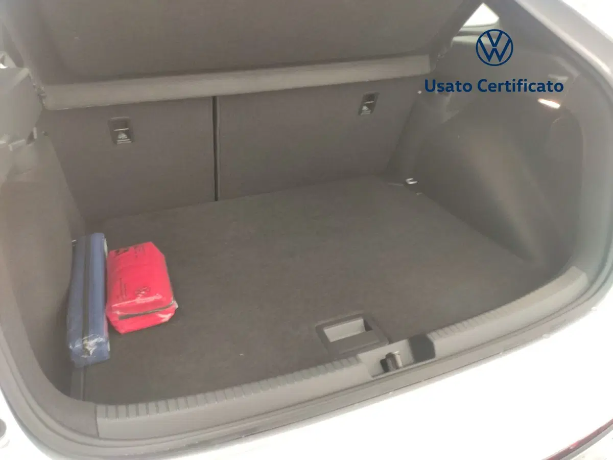 Volkswagen Taigo nuova a Avellino (19)