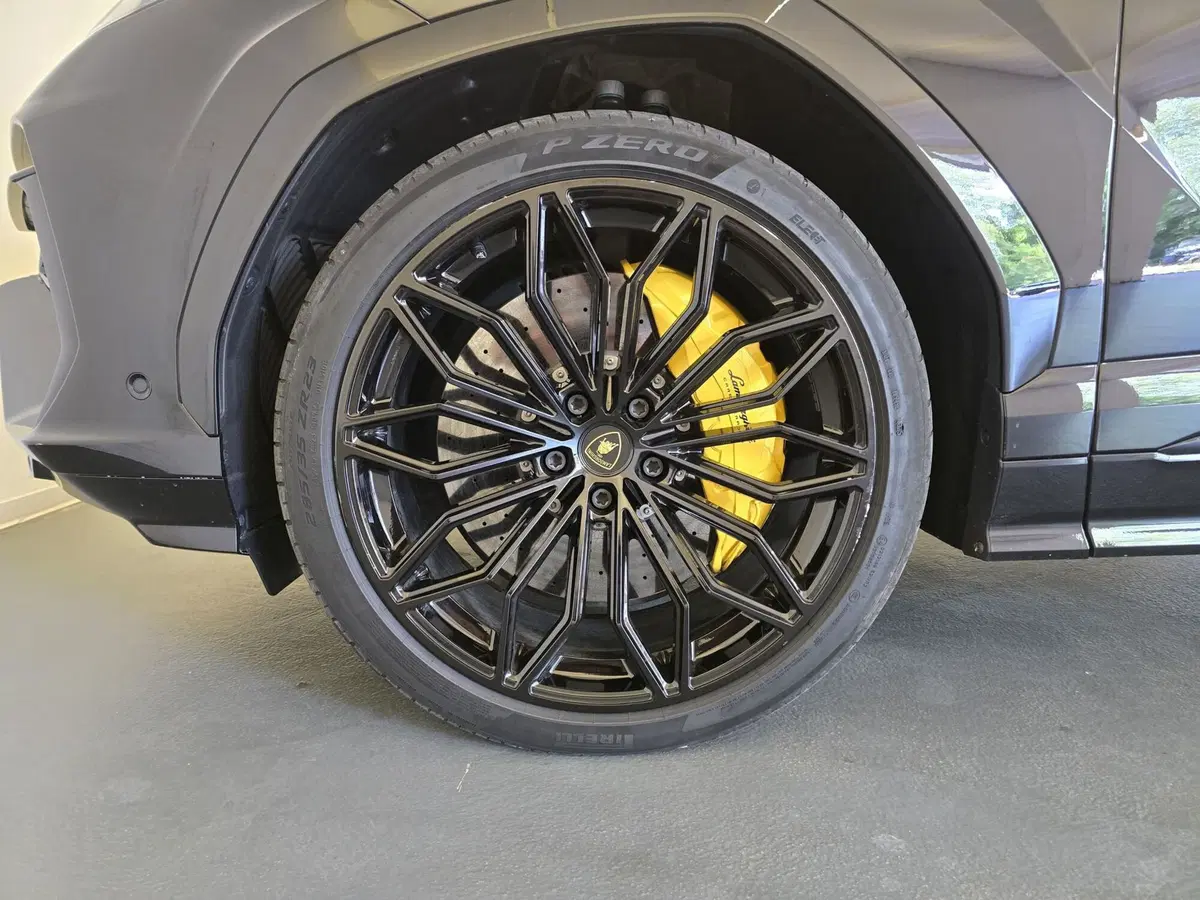 Lamborghini Urus usata a Bologna (9)
