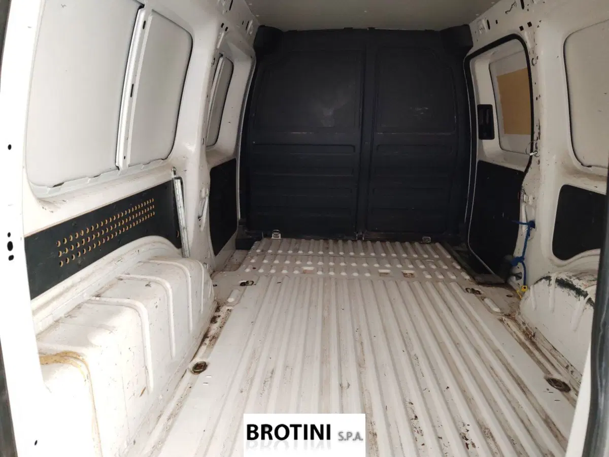 Volkswagen Caddy usata a Massa-Carrara (14)