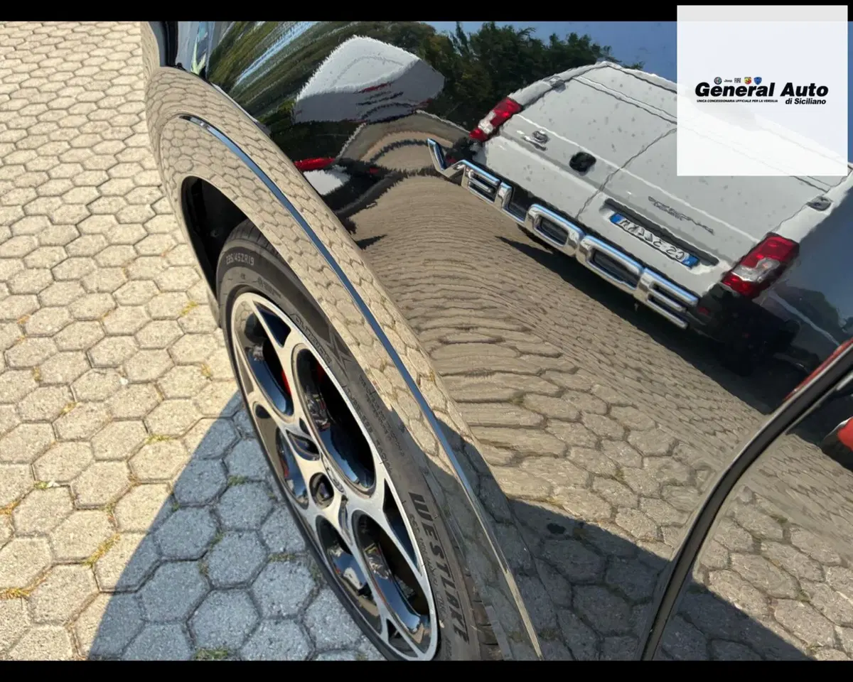 Alfa Romeo Tonale usata a Lucca (11)