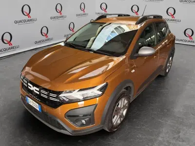 Dacia Sandero Stepway 1.0 tce Expression 90cv cvt del 2023 usata a Milano