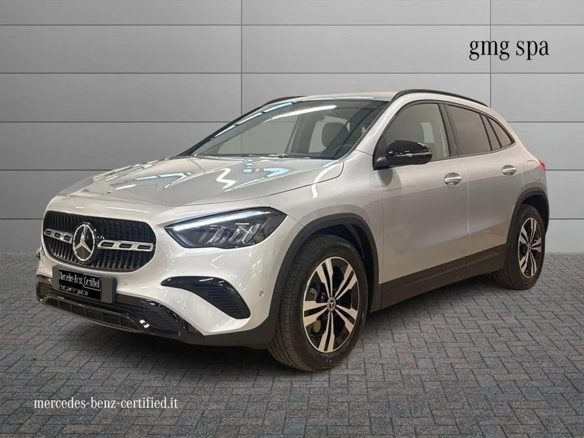 Mercedes-Benz GLA SUV nuova a Firenze