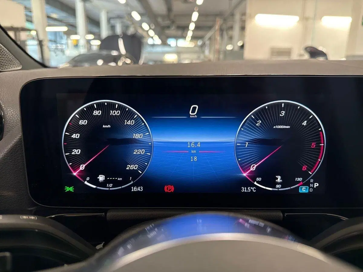 Mercedes-Benz GLA SUV nuova a Firenze (13)