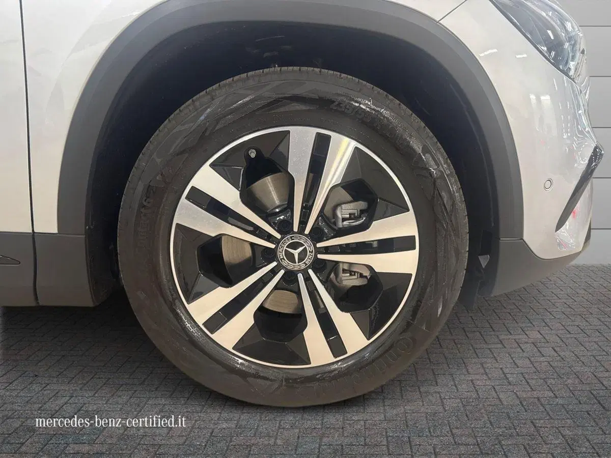 Mercedes-Benz GLA SUV nuova a Firenze (17)