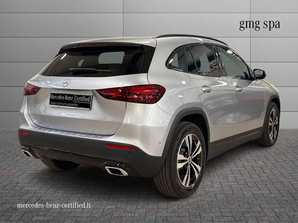 Mercedes-Benz GLA SUV nuova a Firenze (2)