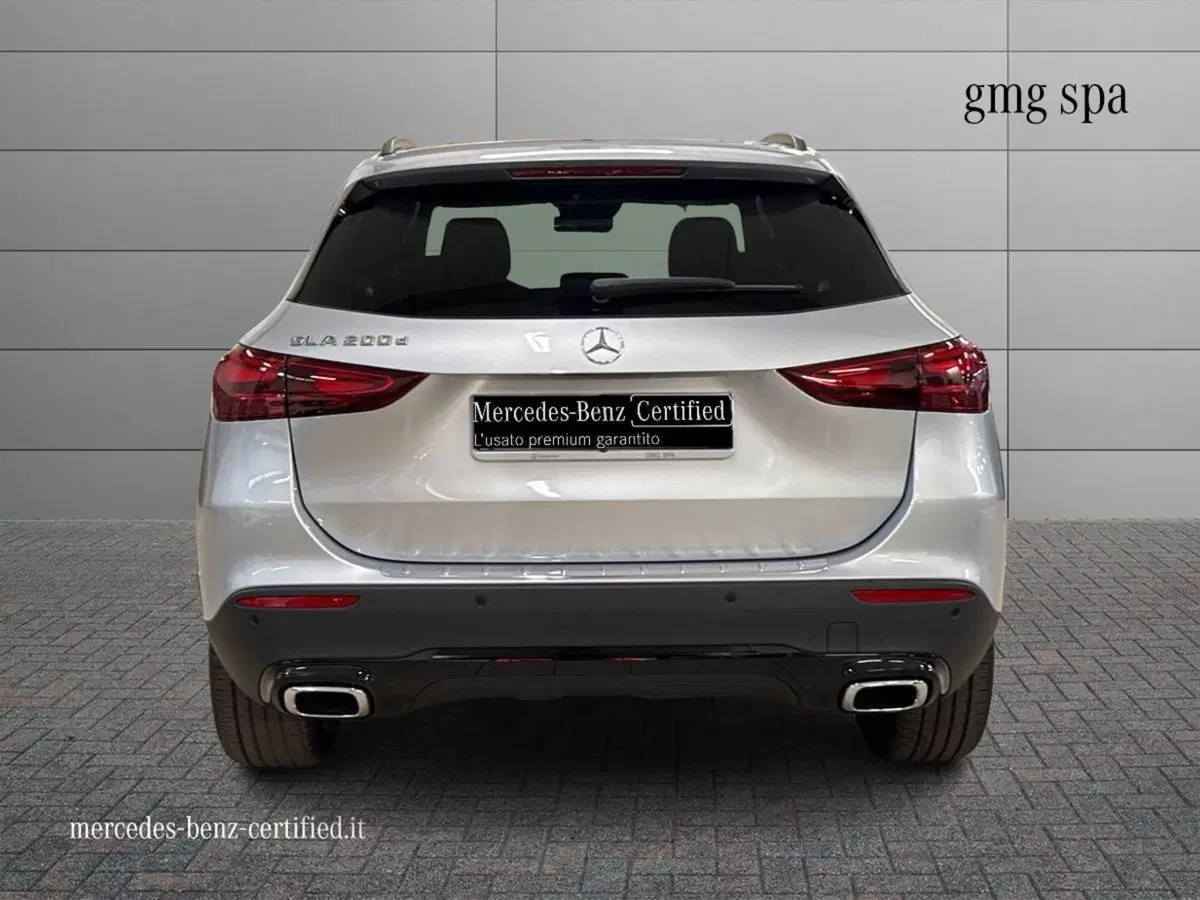 Mercedes-Benz GLA SUV nuova a Firenze (4)
