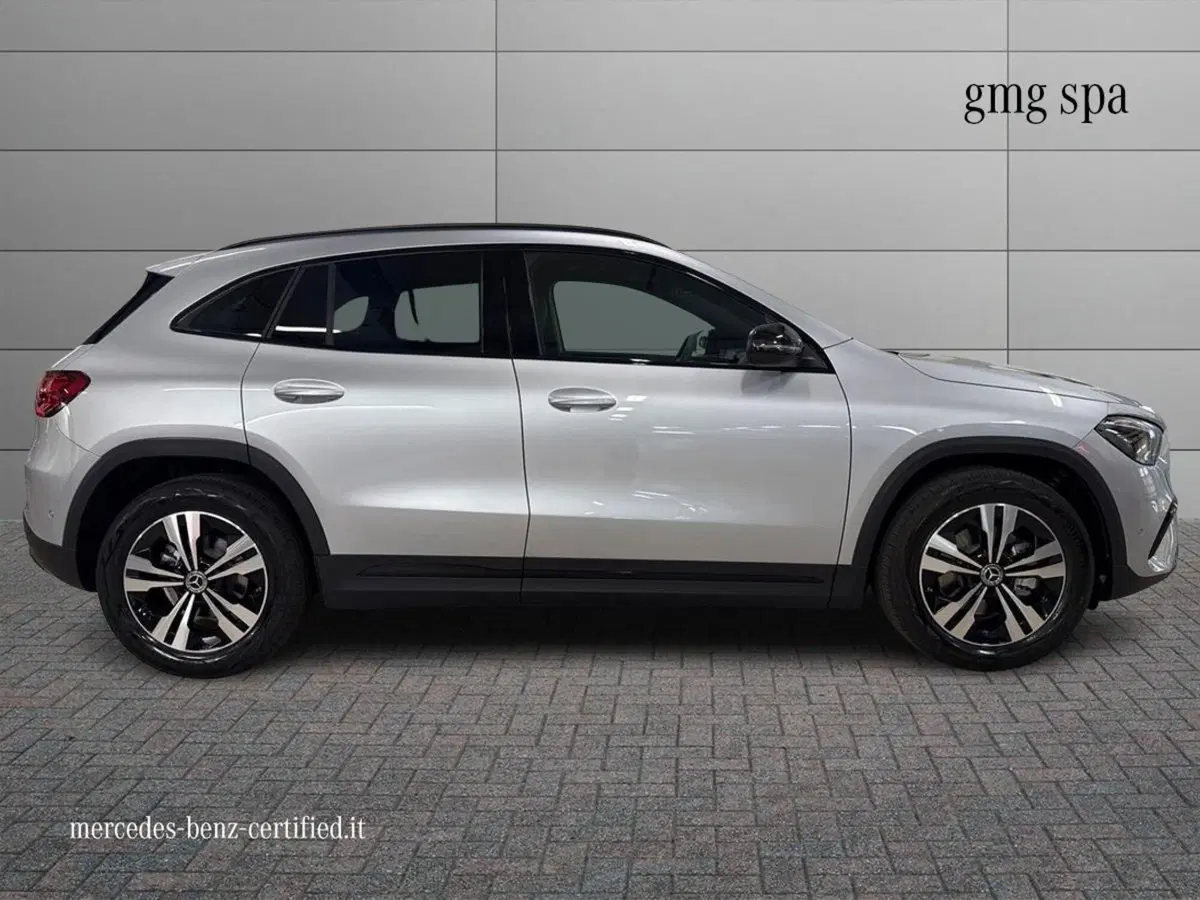 Mercedes-Benz GLA SUV nuova a Firenze (5)