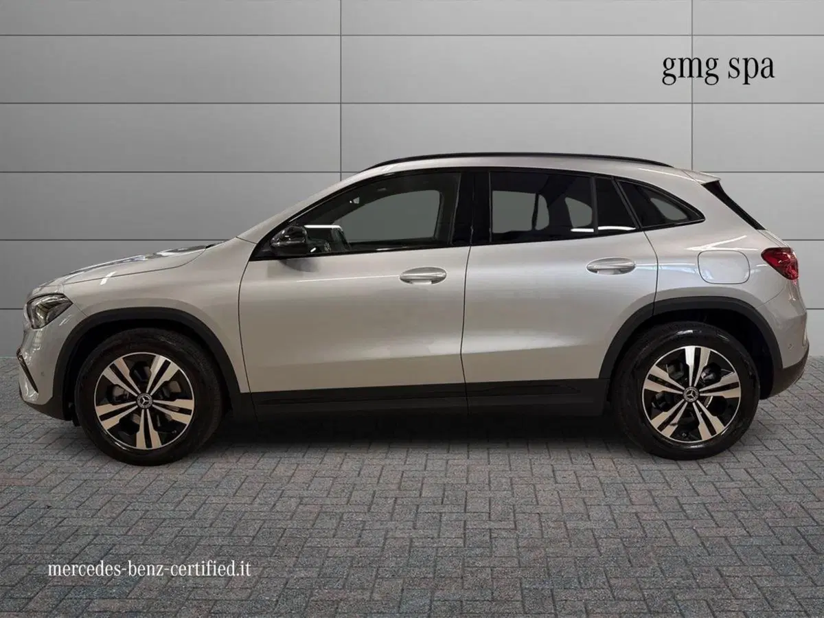 Mercedes-Benz GLA SUV nuova a Firenze (6)