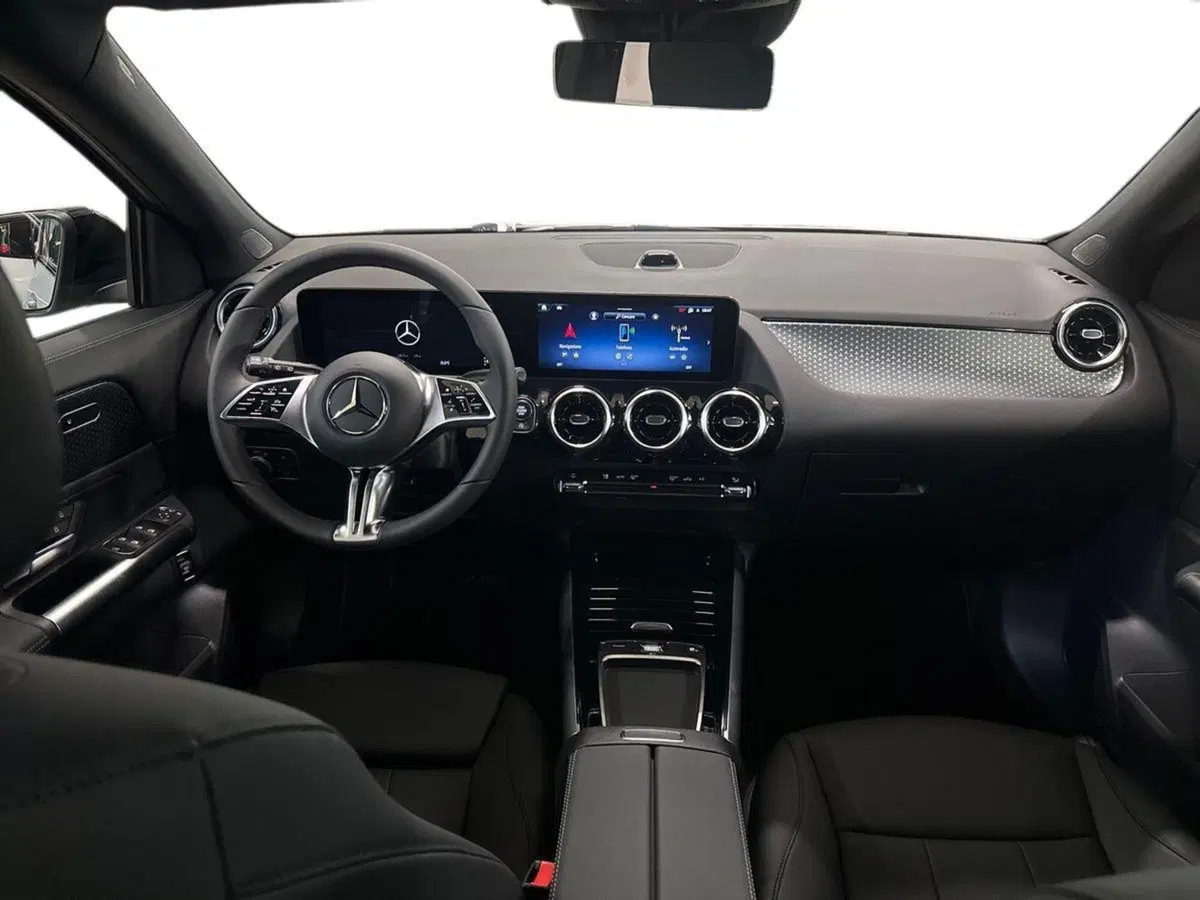 Mercedes-Benz GLA SUV nuova a Firenze (9)