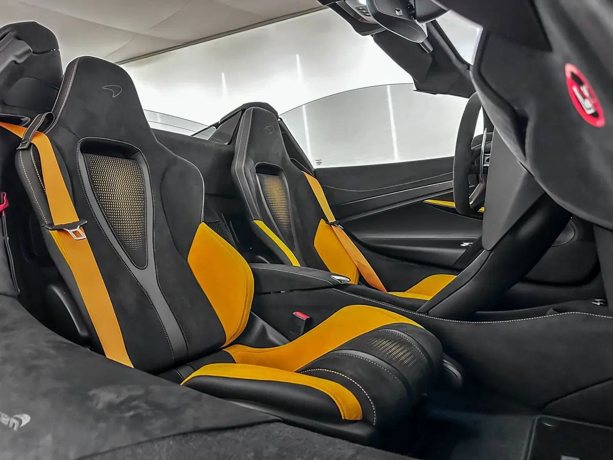 McLaren 750S Cabrio nuova a Milano (14)