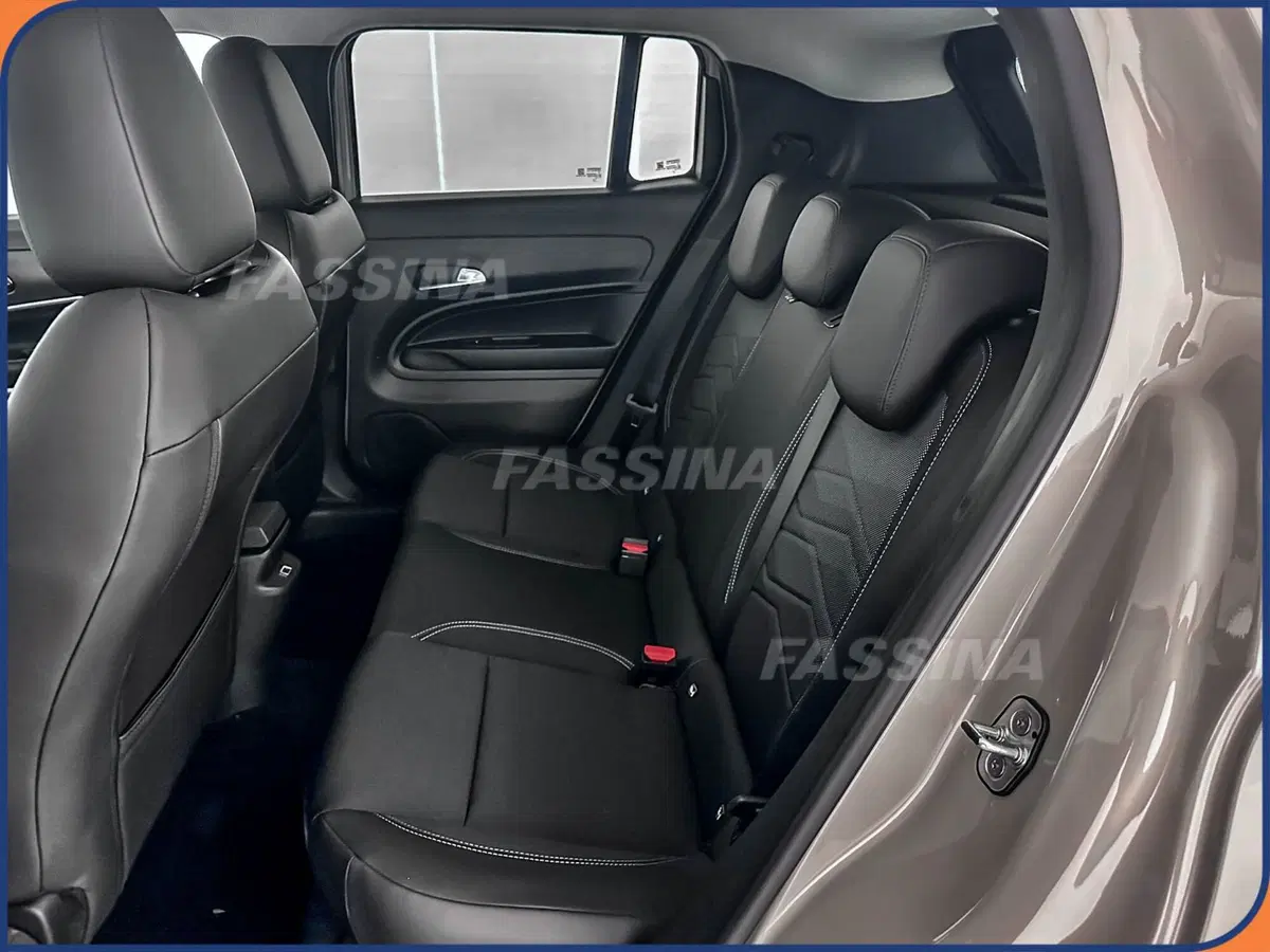 Jeep Avenger nuova a Milano (12)