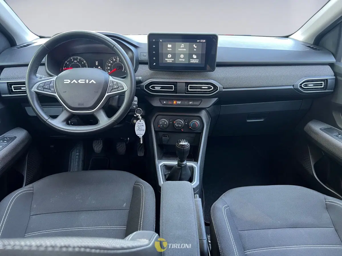 Dacia Sandero usata a Milano (13)