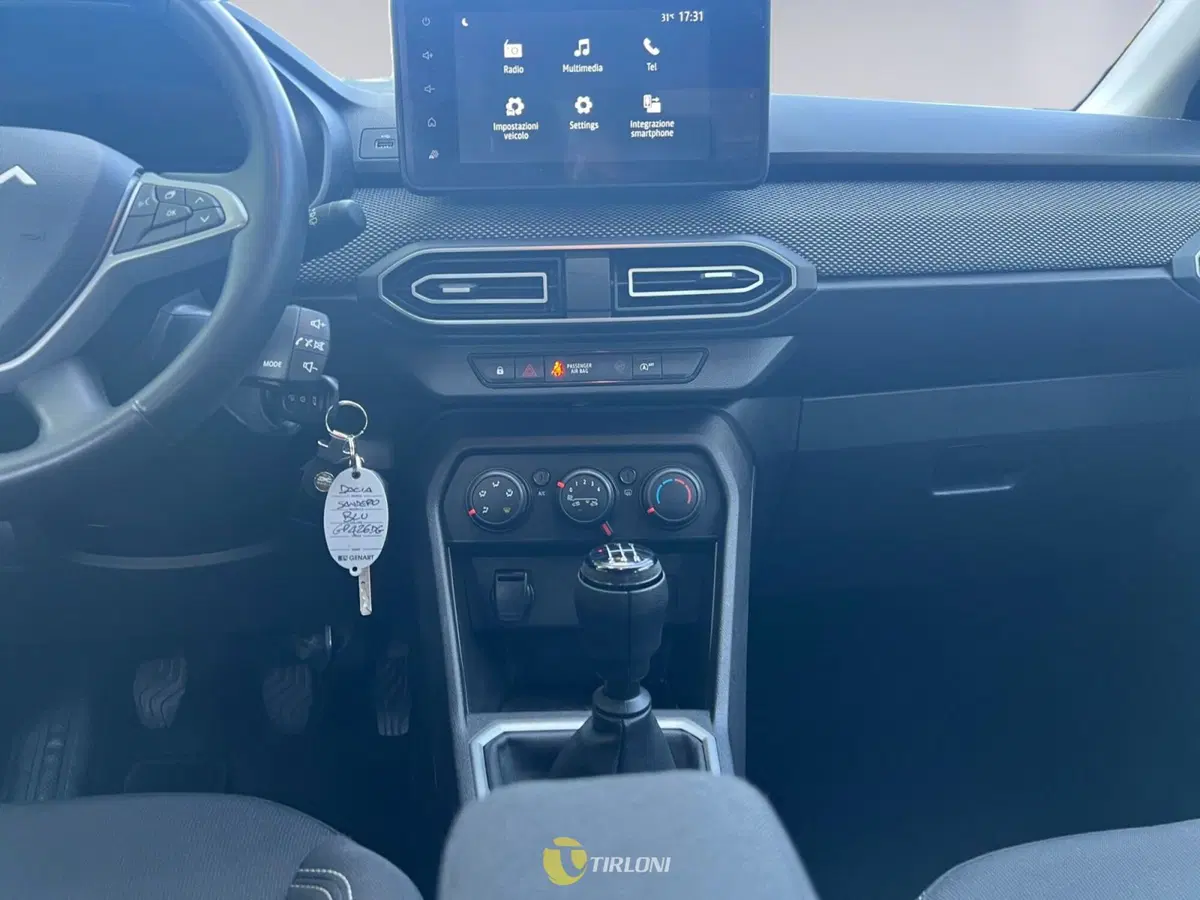 Dacia Sandero usata a Milano (14)