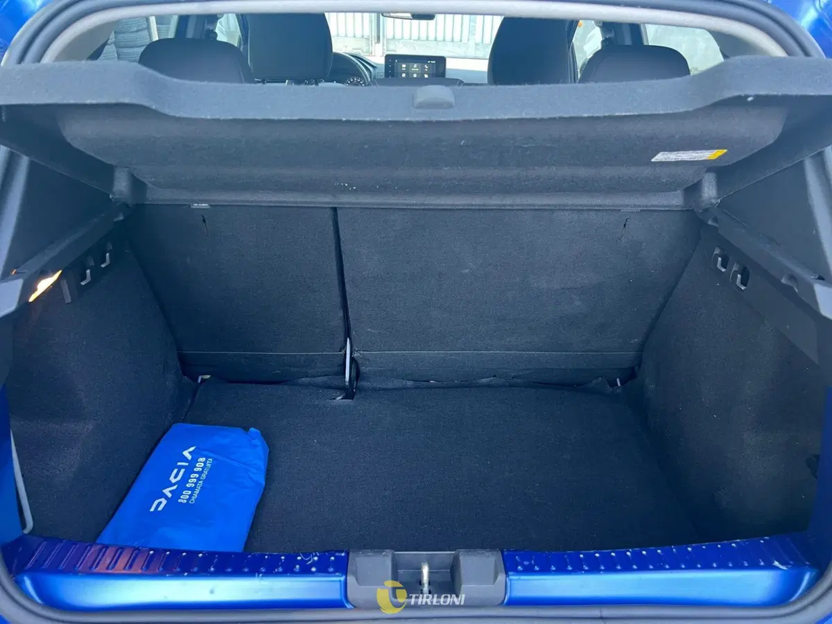Dacia Sandero usata a Milano (17)