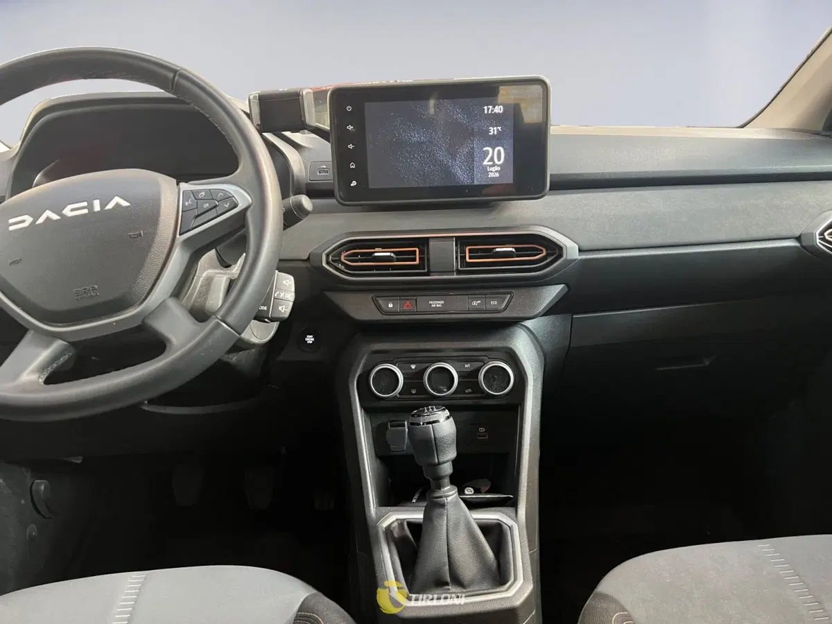 Dacia Jogger usata a Milano (15)