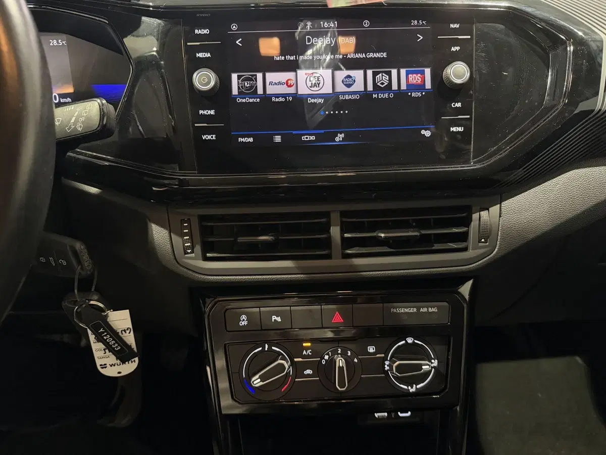 Volkswagen T-Cross usata a Genova (12)