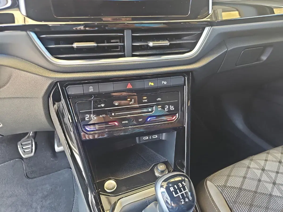 Volkswagen T-Roc usata a Lecco (14)
