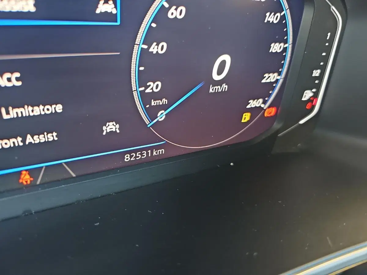 Volkswagen T-Roc usata a Lecco (16)