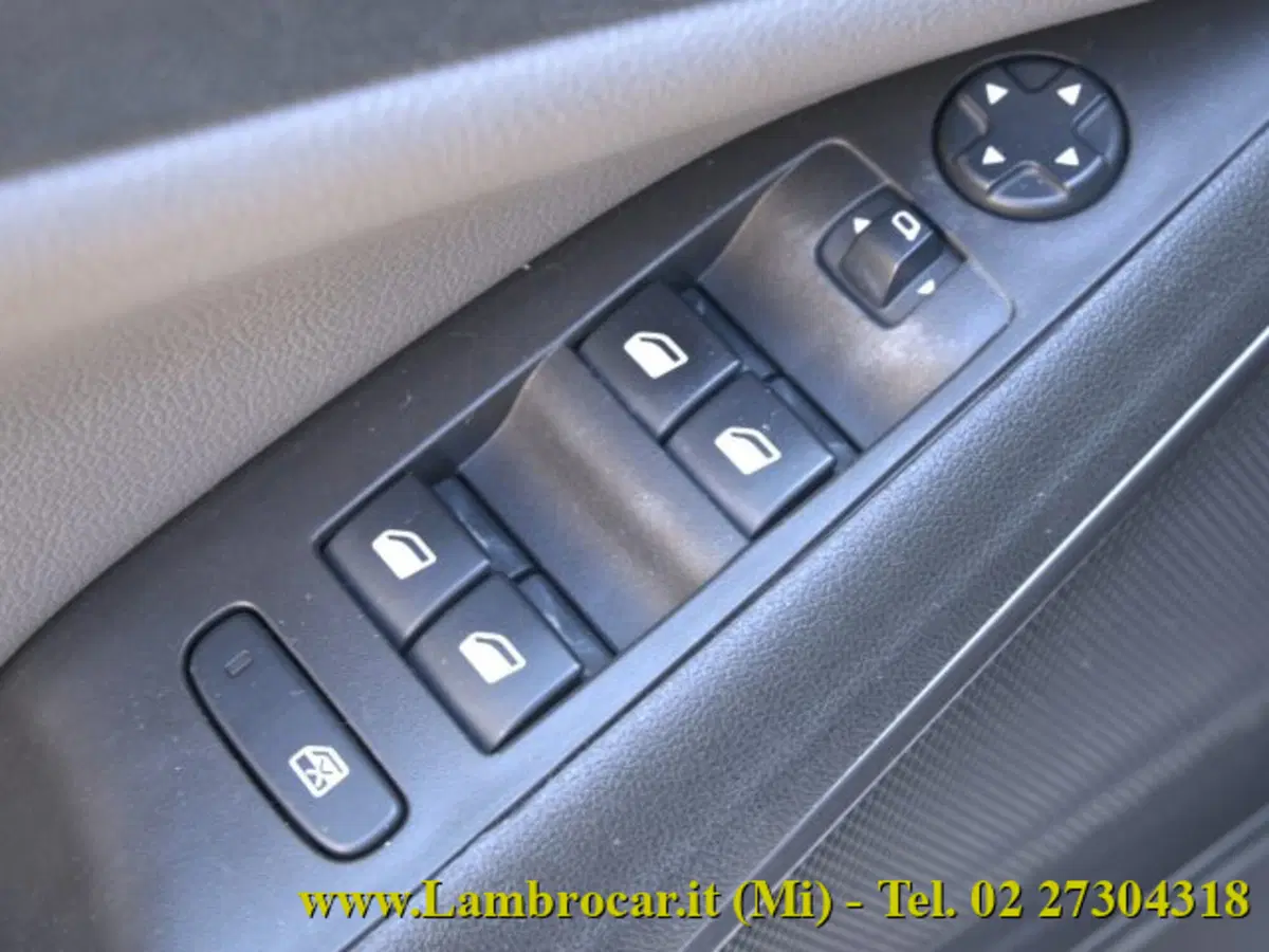 Opel Crossland X usata a Milano (16)