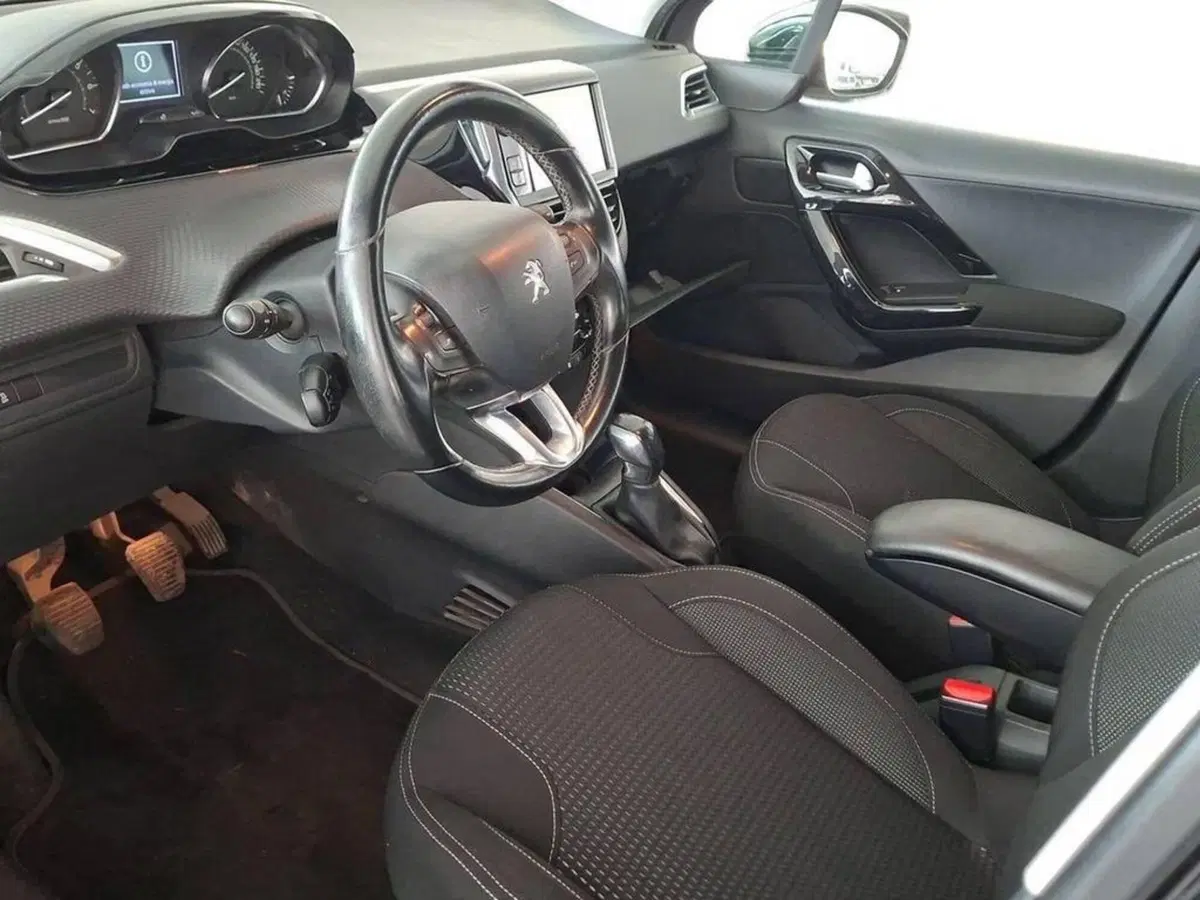 Peugeot 208 usata a Torino (9)