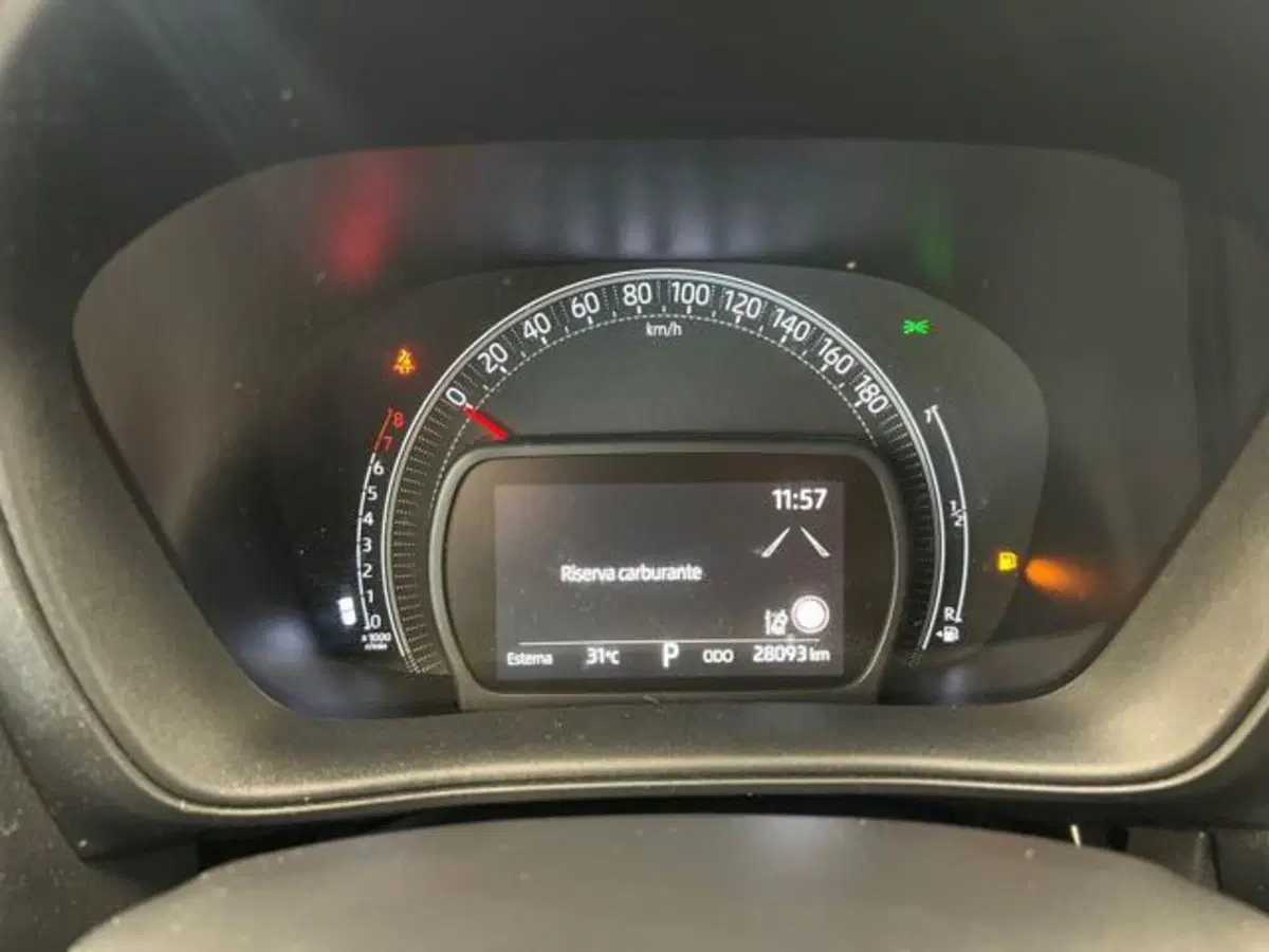 Toyota Aygo X usata a Vercelli (13)