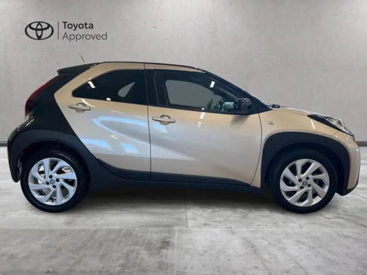 Toyota Aygo X usata a Vercelli (14)