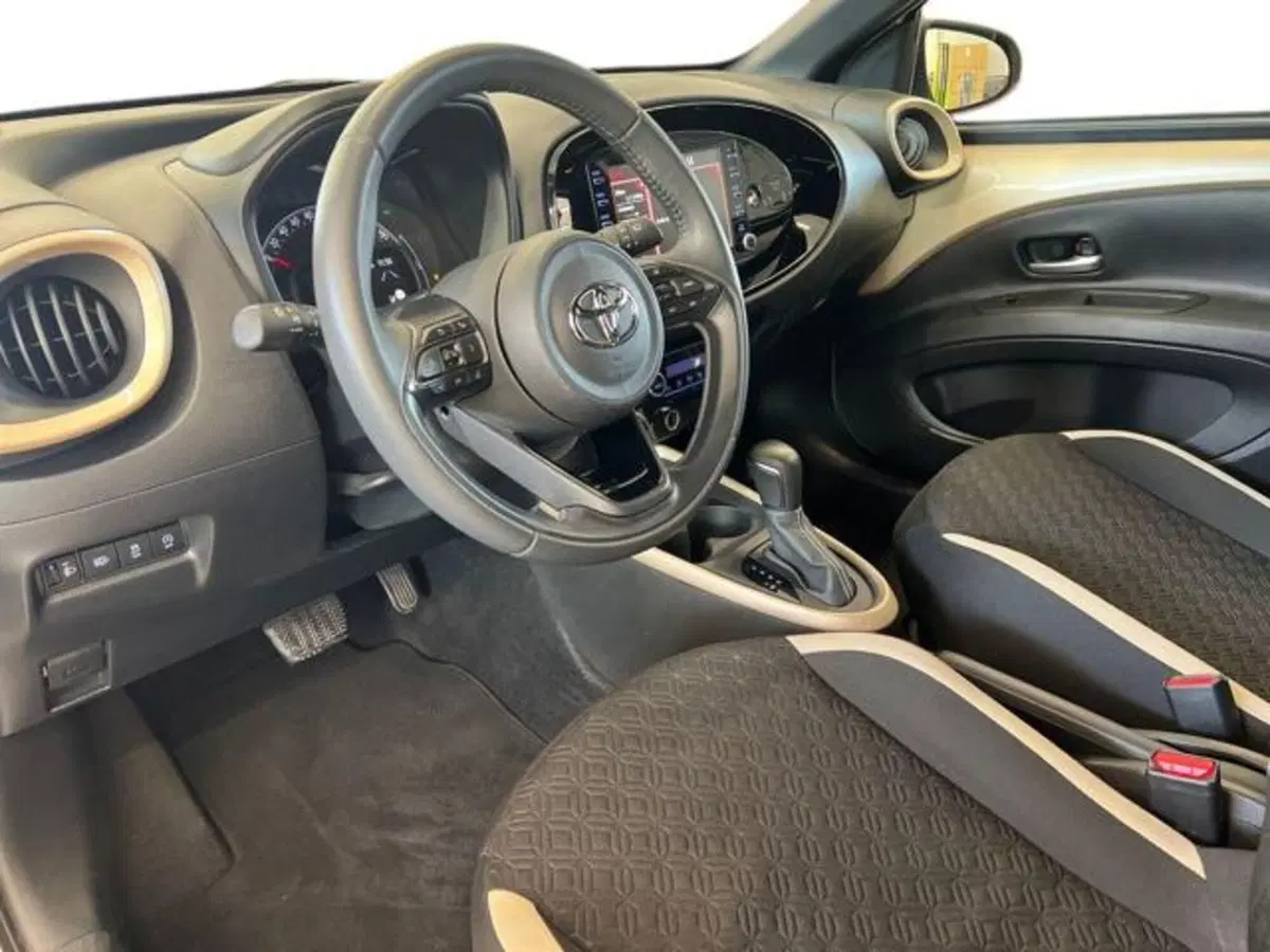 Toyota Aygo X usata a Vercelli (6)