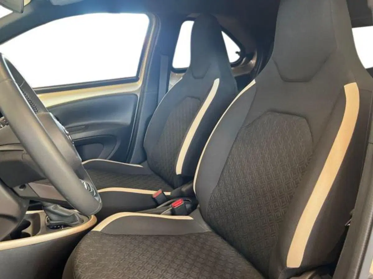 Toyota Aygo X usata a Vercelli (7)