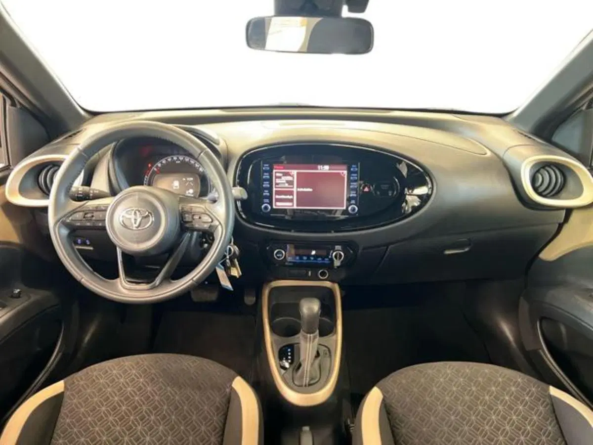 Toyota Aygo X usata a Vercelli (9)