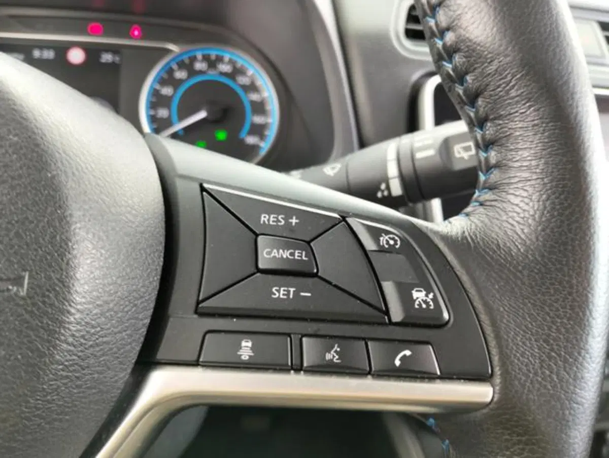 Nissan Leaf usata a Como (11)
