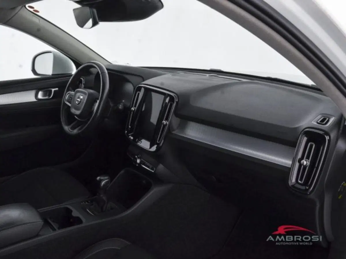 Volvo XC40 usata a Perugia (12)