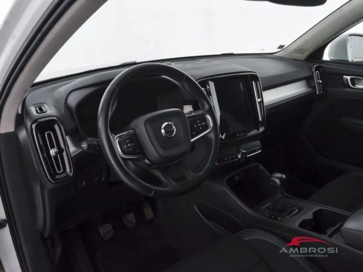 Volvo XC40 usata a Perugia (8)