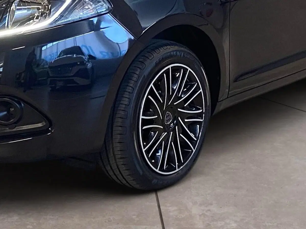 Lancia Ypsilon usata a Torino (15)