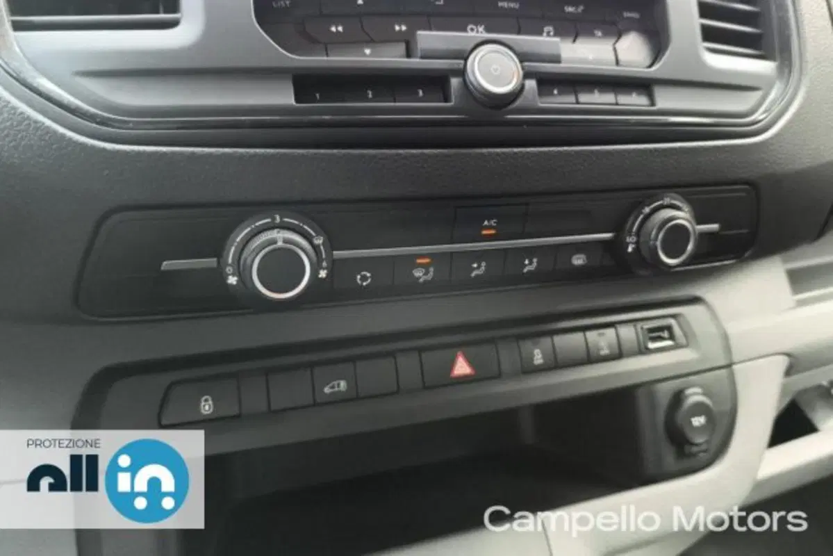 Opel Vivaro Furgone usata a Venezia (15)