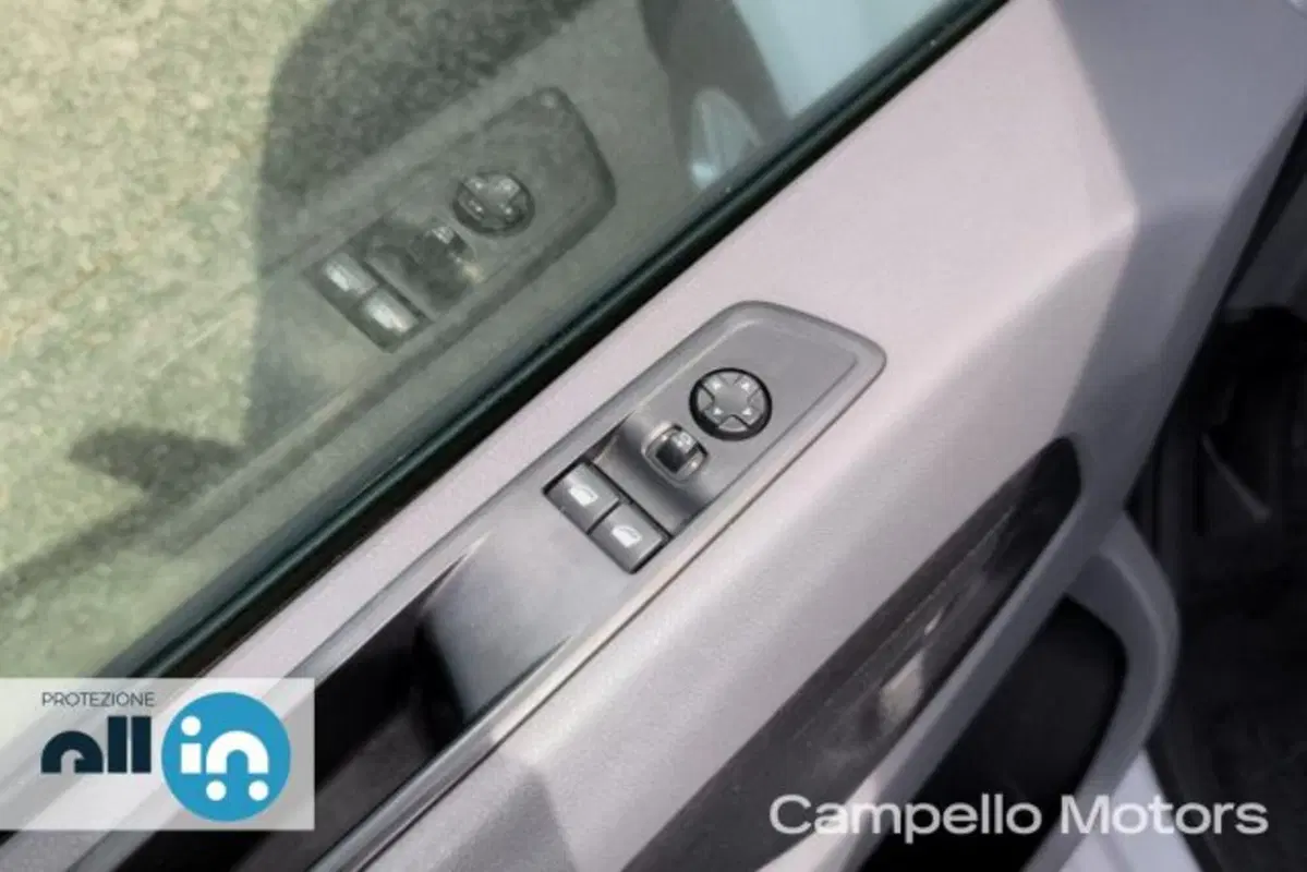Opel Vivaro Furgone usata a Venezia (19)