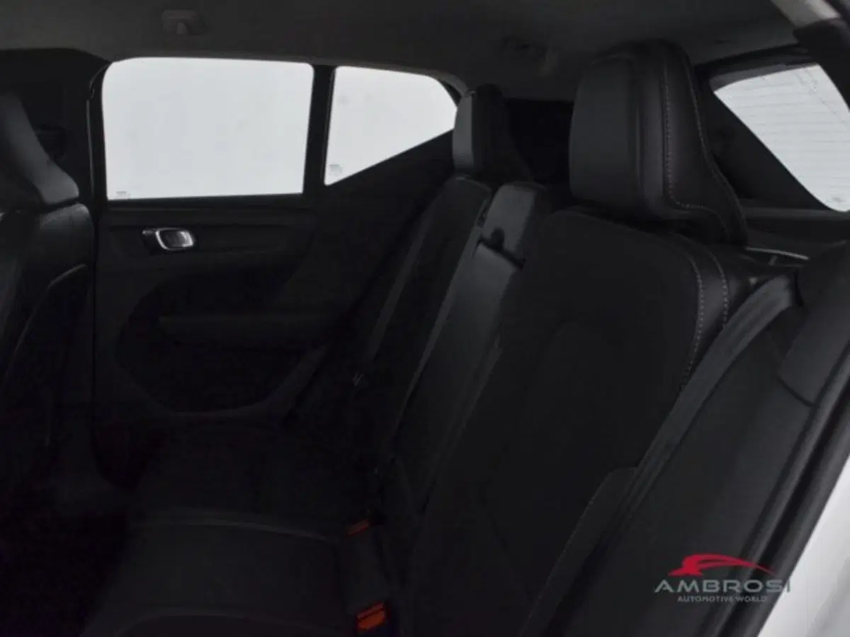 Volvo XC40 usata a Perugia (10)