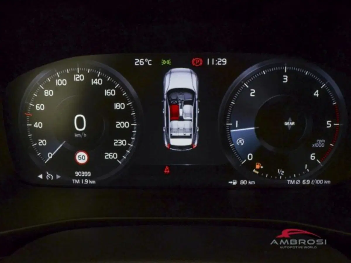 Volvo XC40 usata a Perugia (13)