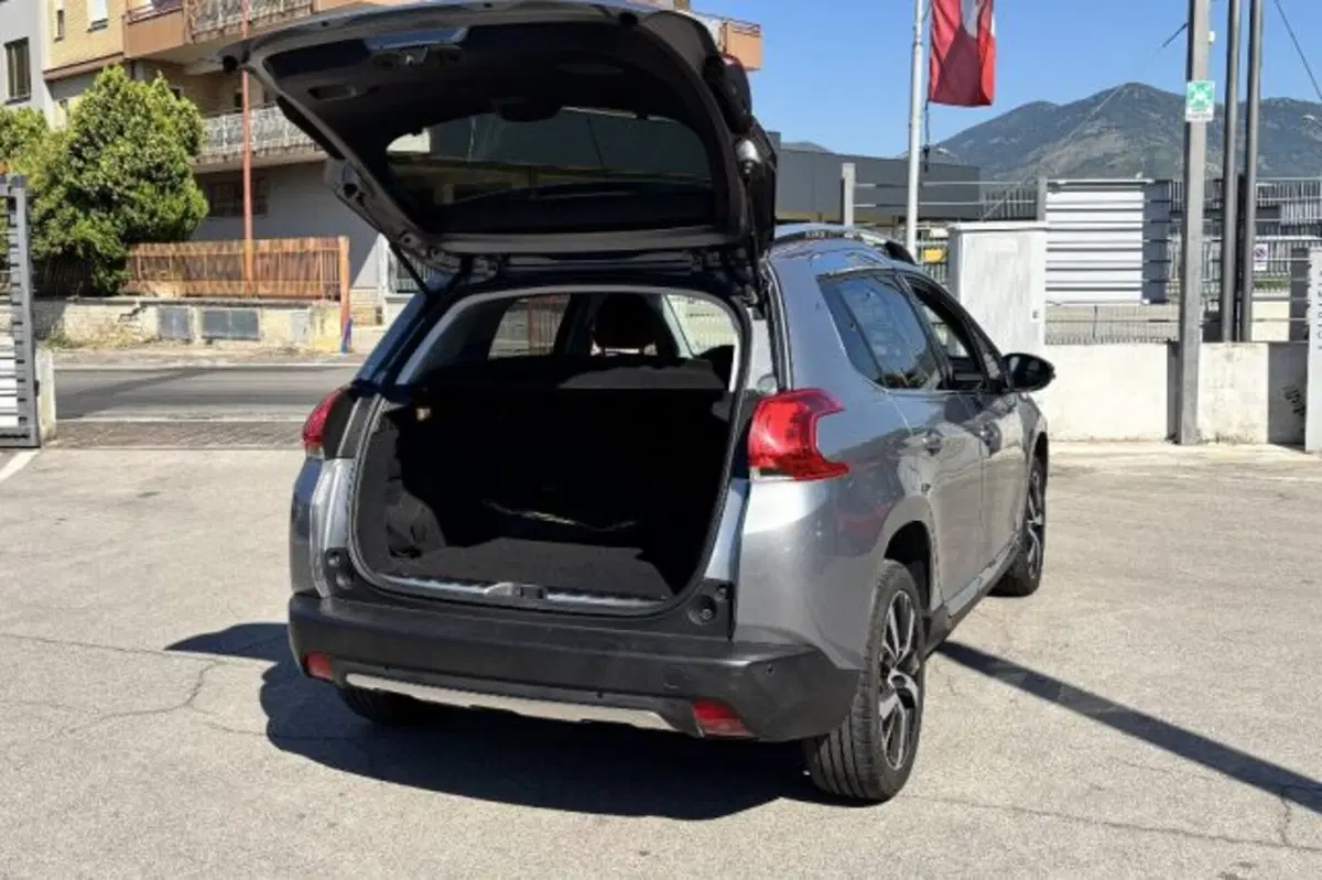 Peugeot 2008 usata a Latina (7)