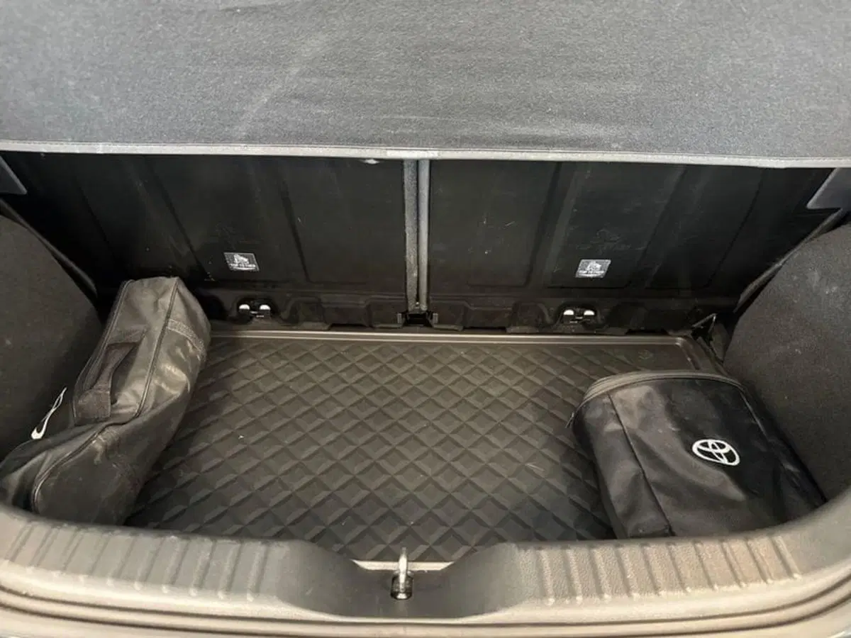 Toyota Aygo X usata a Prato (17)