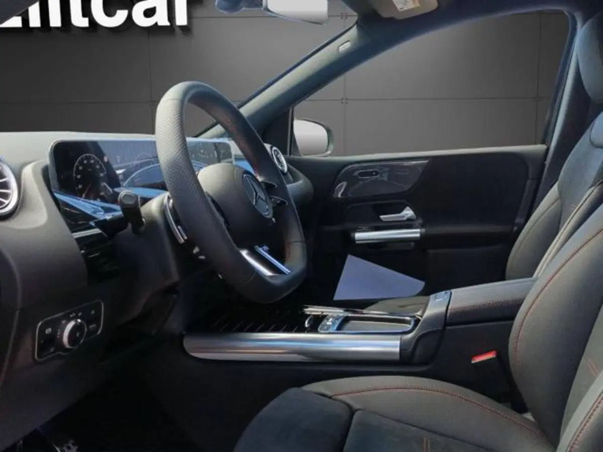 Mercedes-Benz Classe B nuova a Milano (12)