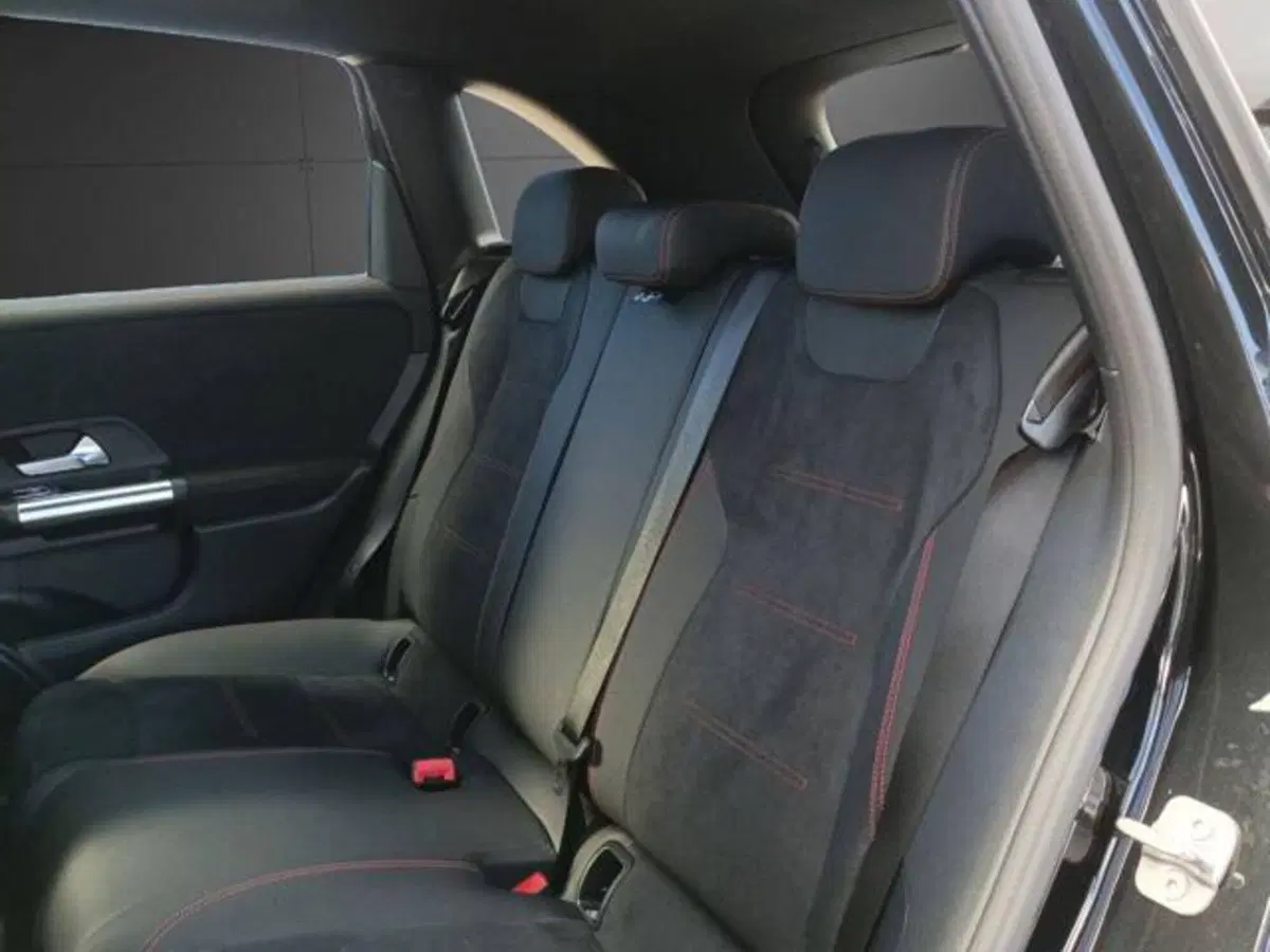 Mercedes-Benz Classe B nuova a Milano (14)